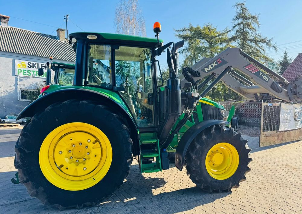 John Deere 6110M - Farm tractor: picture 3 John Deere 6110M - Farm tractor: picture 3
