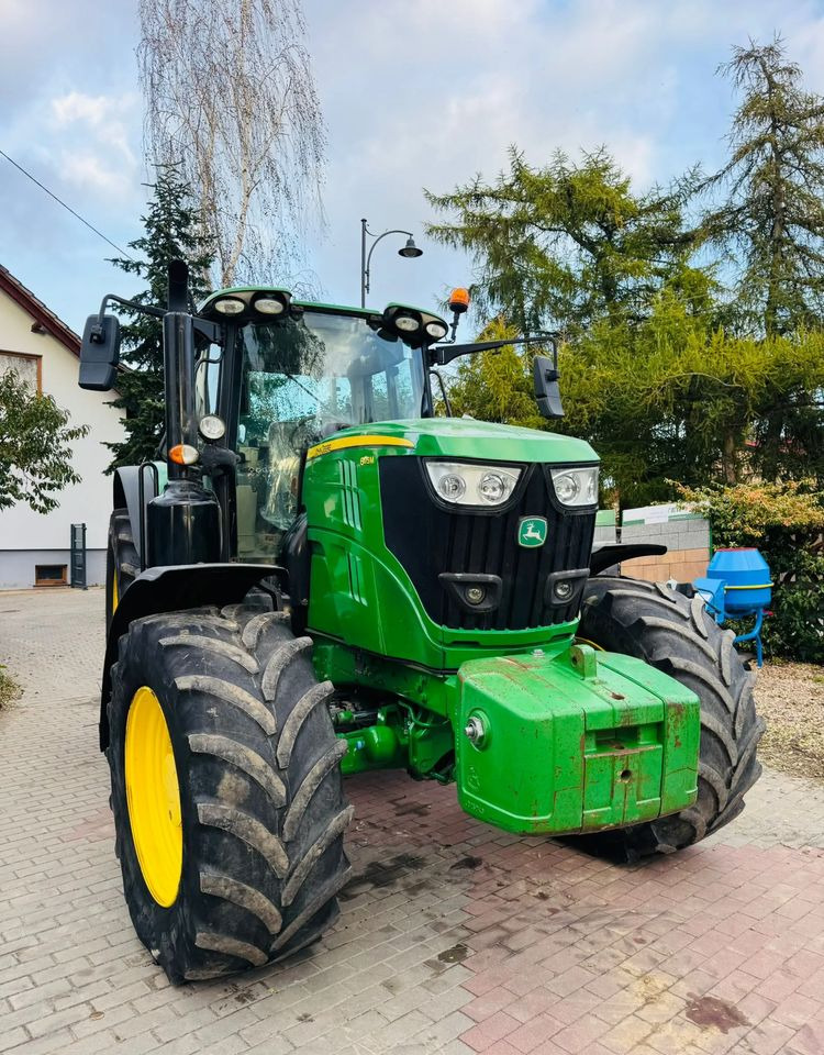 John Deere 6175M - Farm tractor: picture 3 John Deere 6175M - Farm tractor: picture 3
