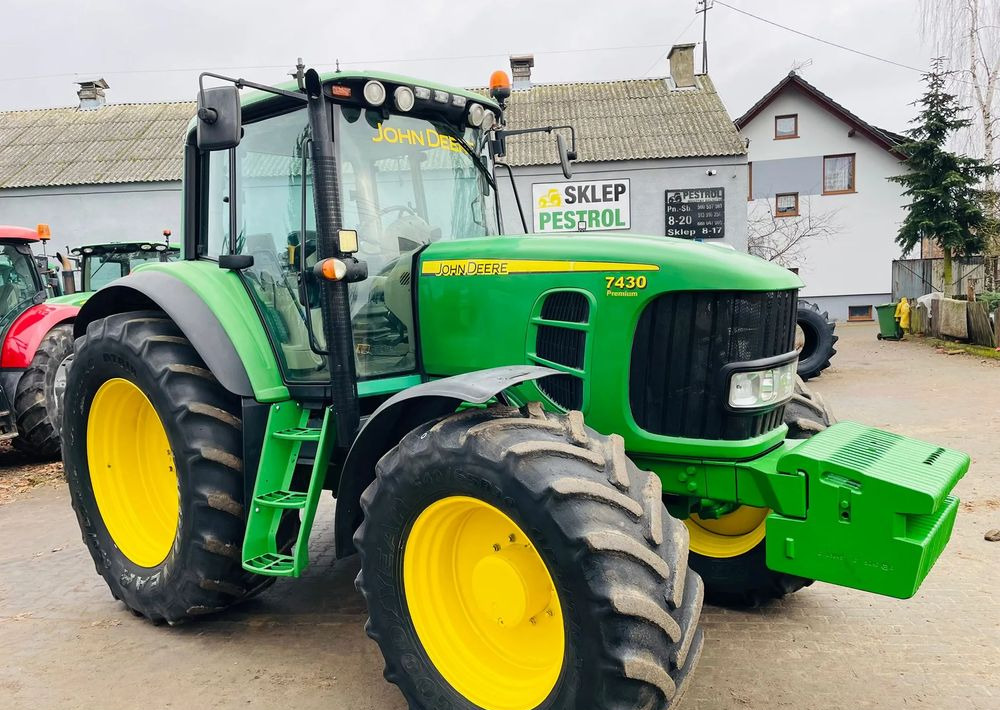 John Deere 7430 - Farm tractor: picture 2 John Deere 7430 - Farm tractor: picture 2