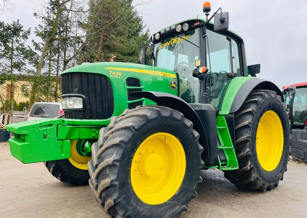 John Deere 7430 - Farm tractor: picture 1 John Deere 7430 - Farm tractor: picture 1