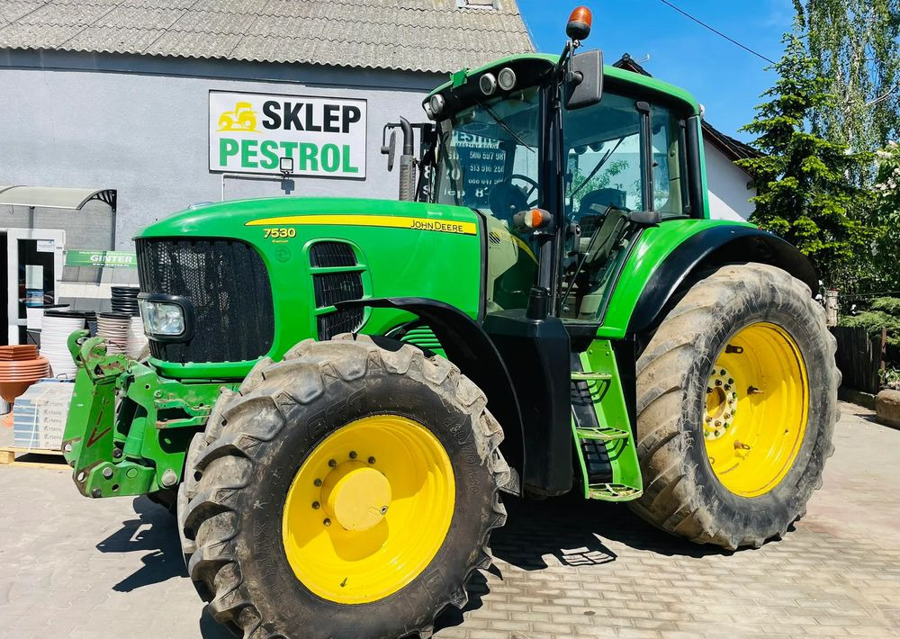 John Deere 7530 PREMIUM - Farm tractor: picture 1 John Deere 7530 PREMIUM - Farm tractor: picture 1