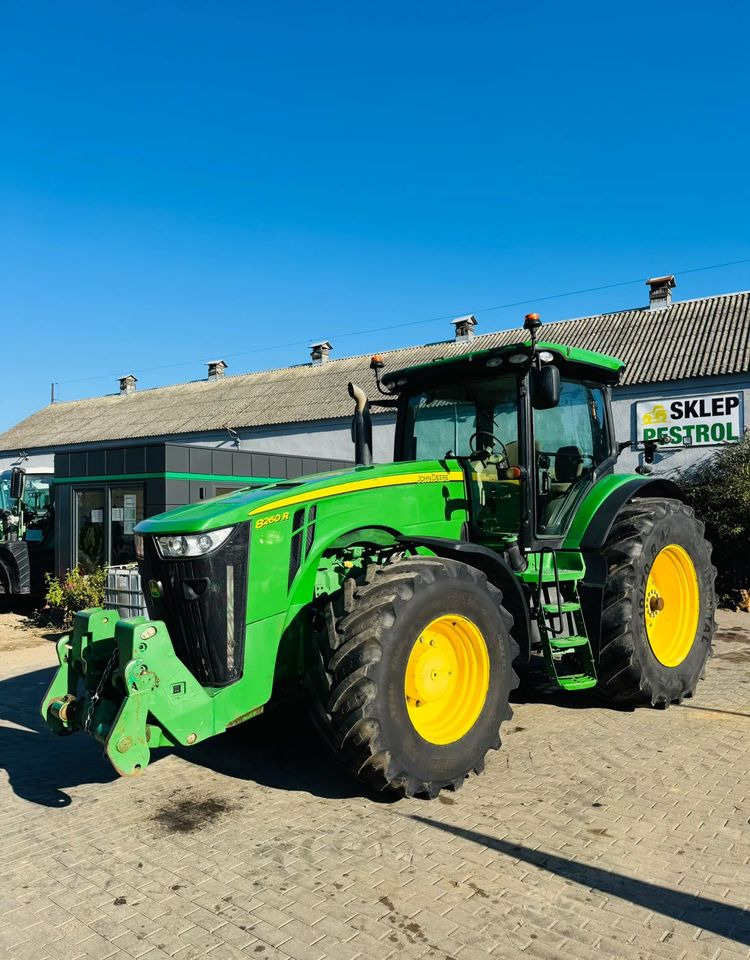 John Deere 8260R - Farm tractor: picture 1 John Deere 8260R - Farm tractor: picture 1