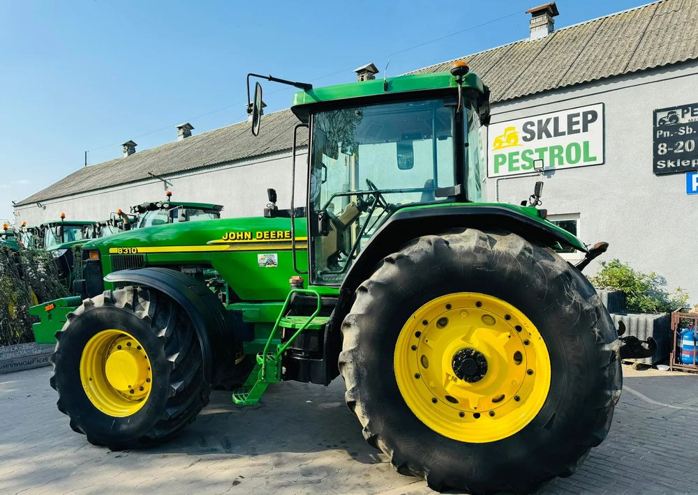 John Deere 8310 - Farm tractor: picture 4 John Deere 8310 - Farm tractor: picture 4