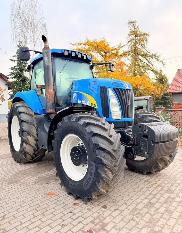 New Holland T8030 - Farm tractor: picture 2 New Holland T8030 - Farm tractor: picture 2