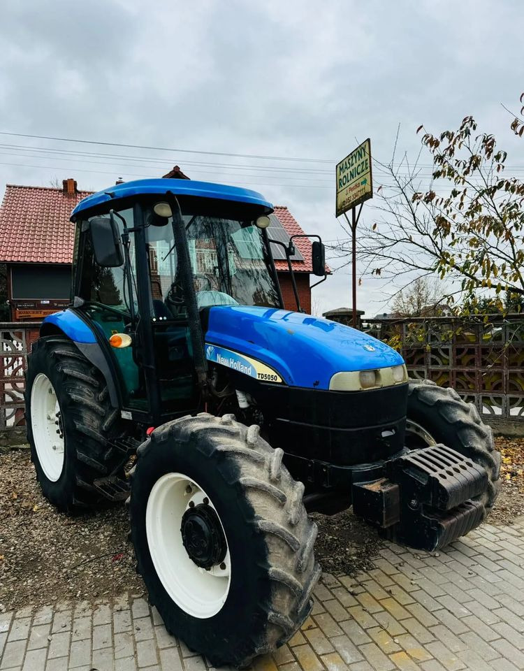 New Holland TD5050 - Farm tractor: picture 1 New Holland TD5050 - Farm tractor: picture 1