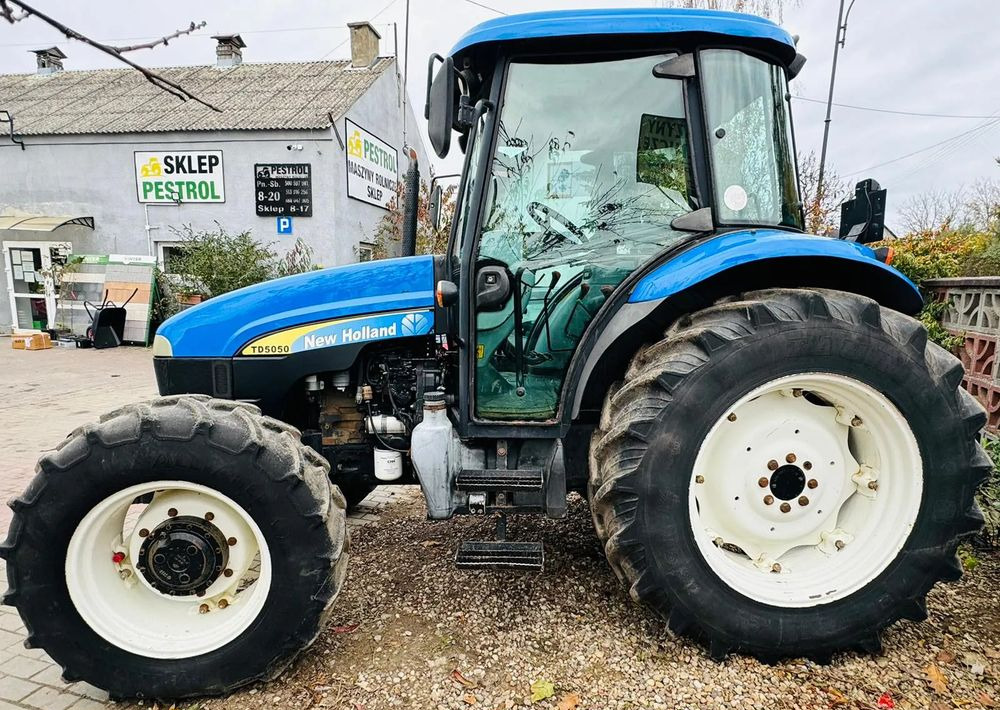 Farm tractor New Holland TD5050: picture 10