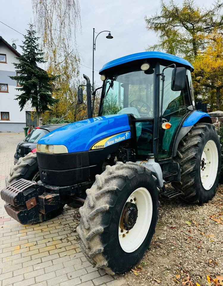 Farm tractor New Holland TD5050: picture 12