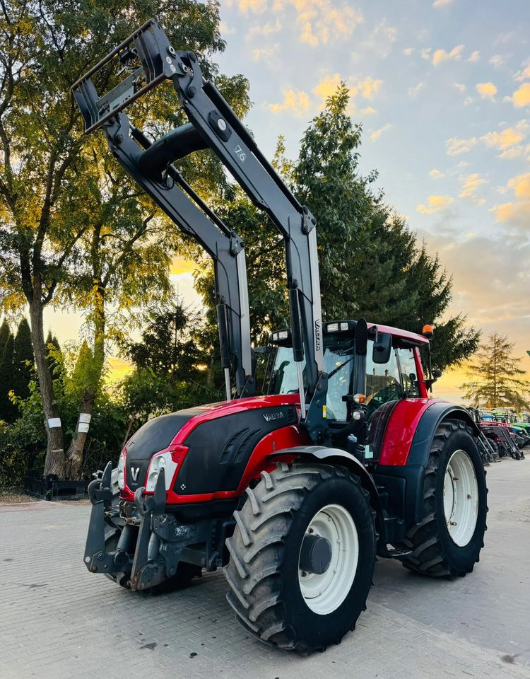 Valtra T213 Versu - Farm tractor: picture 1 Valtra T213 Versu - Farm tractor: picture 1