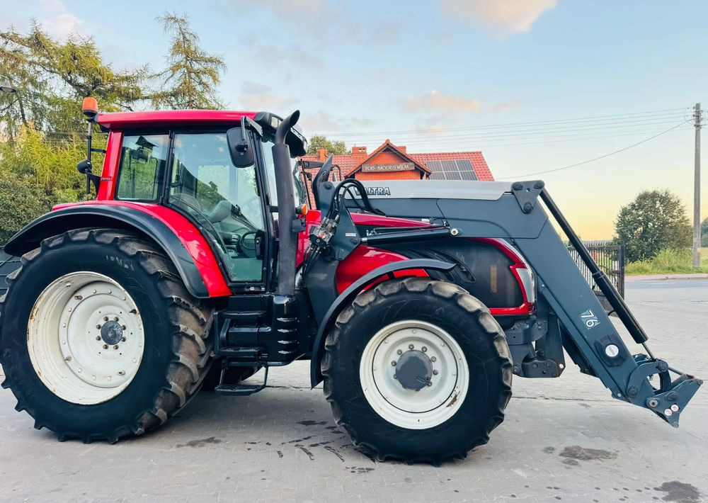 Valtra T213 Versu - Farm tractor: picture 2 Valtra T213 Versu - Farm tractor: picture 2