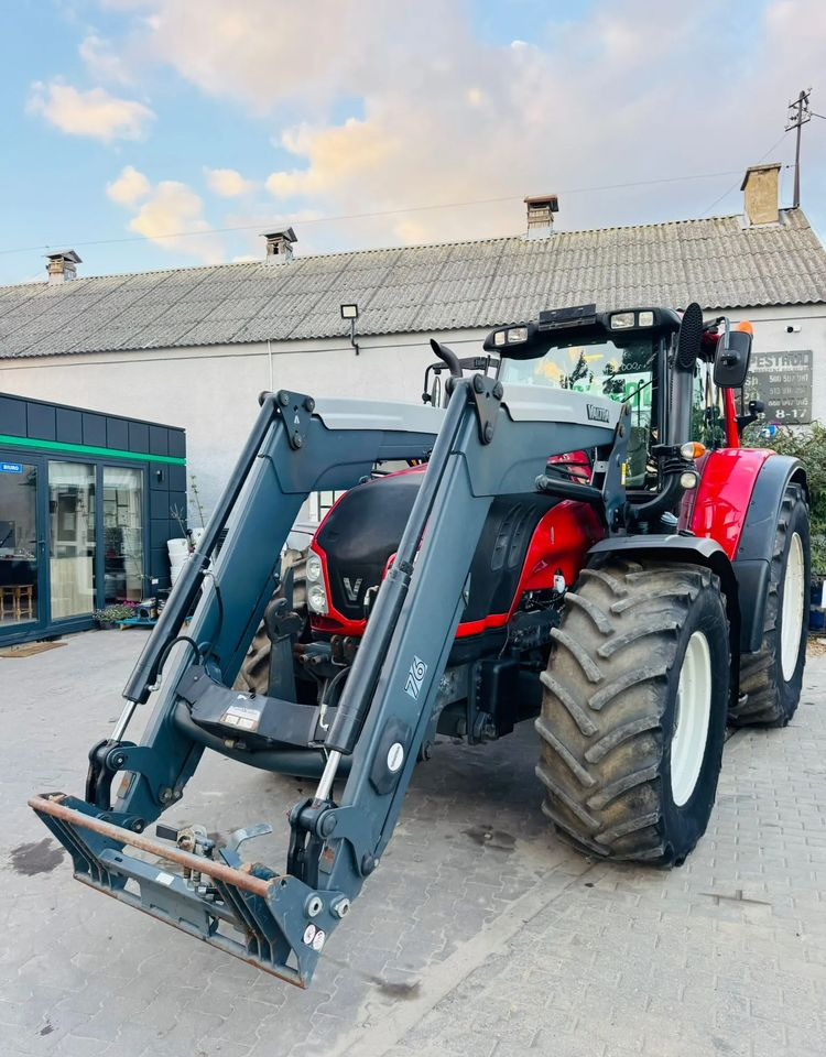 Valtra T213 Versu - Farm tractor: picture 3 Valtra T213 Versu - Farm tractor: picture 3