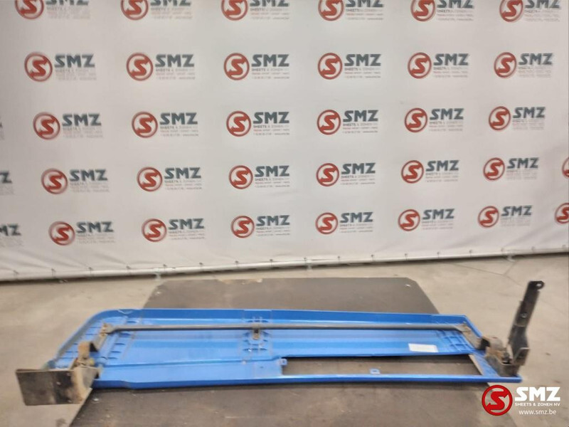 Iveco Occ cabinespoiler links Iveco - Aerodynamics/ Spoiler for Truck: picture 3 Iveco Occ cabinespoiler links Iveco - Aerodynamics/ Spoiler for Truck: picture 3