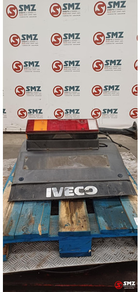 Iveco Occ spatbord + spatbordsteun achteraan links Iveco - Body and exterior for Truck: picture 2 Iveco Occ spatbord + spatbordsteun achteraan links Iveco - Body and exterior for Truck: picture 2
