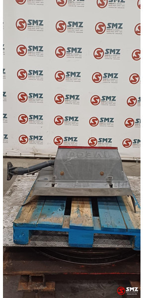 Iveco Occ spatbord + spatbordsteun achteraan links Iveco - Body and exterior for Truck: picture 4 Iveco Occ spatbord + spatbordsteun achteraan links Iveco - Body and exterior for Truck: picture 4