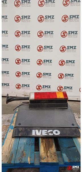 Iveco Occ spatbord + spatbordsteun achteraan rechts Ivec - Body and exterior for Truck: picture 3 Iveco Occ spatbord + spatbordsteun achteraan rechts Ivec - Body and exterior for Truck: picture 3