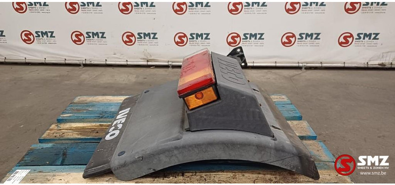 Iveco Occ spatbord + spatbordsteun achteraan rechts Ivec - Body and exterior for Truck: picture 1 Iveco Occ spatbord + spatbordsteun achteraan rechts Ivec - Body and exterior for Truck: picture 1