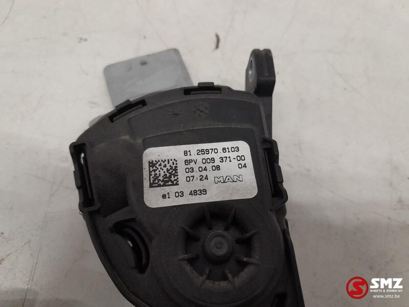 MAN Occ gaspedaal + sensor MAN TGX 81259706103 - Cab and interior for Truck: picture 5 MAN Occ gaspedaal + sensor MAN TGX 81259706103 - Cab and interior for Truck: picture 5