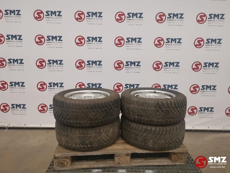 Mercedes-Benz Occ Band Dunlop M+S met velg 225/55R16 95H - Tire for Truck: picture 1 Mercedes-Benz Occ Band Dunlop M+S met velg 225/55R16 95H - Tire for Truck: picture 1