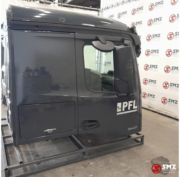 Mercedes-Benz Occ cabine Mercedes Actros MP4 low - Cab and interior for Truck: picture 3 Mercedes-Benz Occ cabine Mercedes Actros MP4 low - Cab and interior for Truck: picture 3