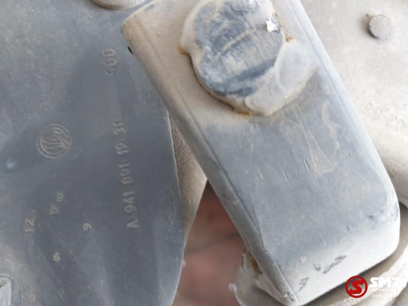 Mercedes-Benz Occ dwarsligger,schokdempers cabinevering achter - Cab suspension for Truck: picture 2 Mercedes-Benz Occ dwarsligger,schokdempers cabinevering achter - Cab suspension for Truck: picture 2