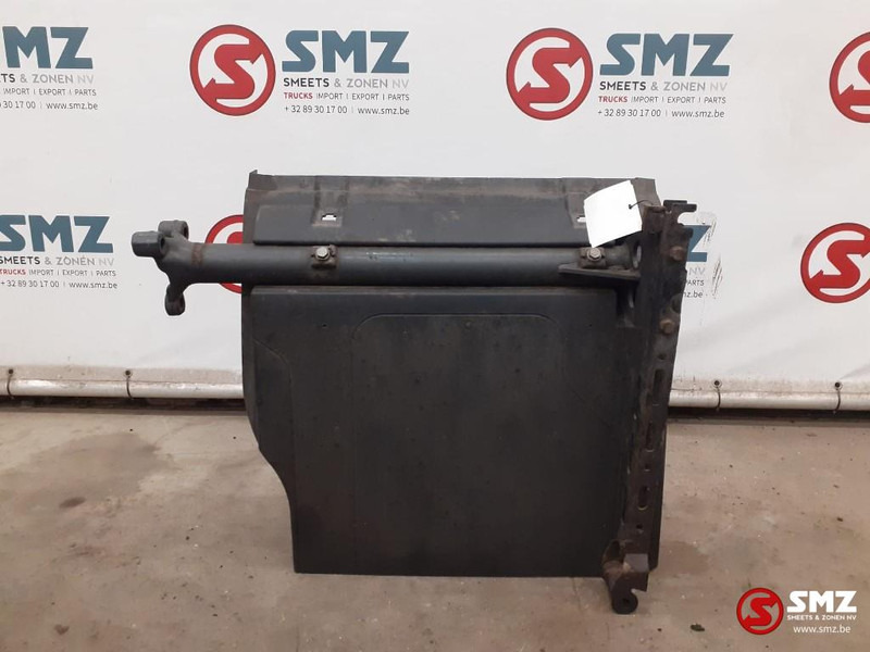 Mercedes-Benz Occ spatbord met steun side skirt links achter - Body and exterior for Truck: picture 1 Mercedes-Benz Occ spatbord met steun side skirt links achter - Body and exterior for Truck: picture 1