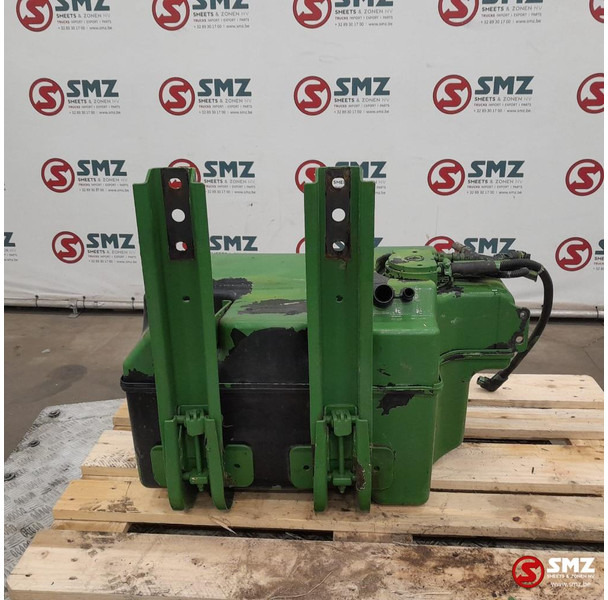 Scania Occ AdBluetank 75L + AdBlueniveausensor Scania - Fuel processing/ Fuel delivery for Truck: picture 2 Scania Occ AdBluetank 75L + AdBlueniveausensor Scania - Fuel processing/ Fuel delivery for Truck: picture 2
