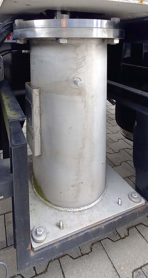 Schwingenschlögel Gas tank semi-trailer used for LNG/CNG mobile filling station Methan Gas Cryogenic - Tanker semi-trailer: picture 4 Schwingenschlögel Gas tank semi-trailer used for LNG/CNG mobile filling station Methan Gas Cryogenic - Tanker semi-trailer: picture 4