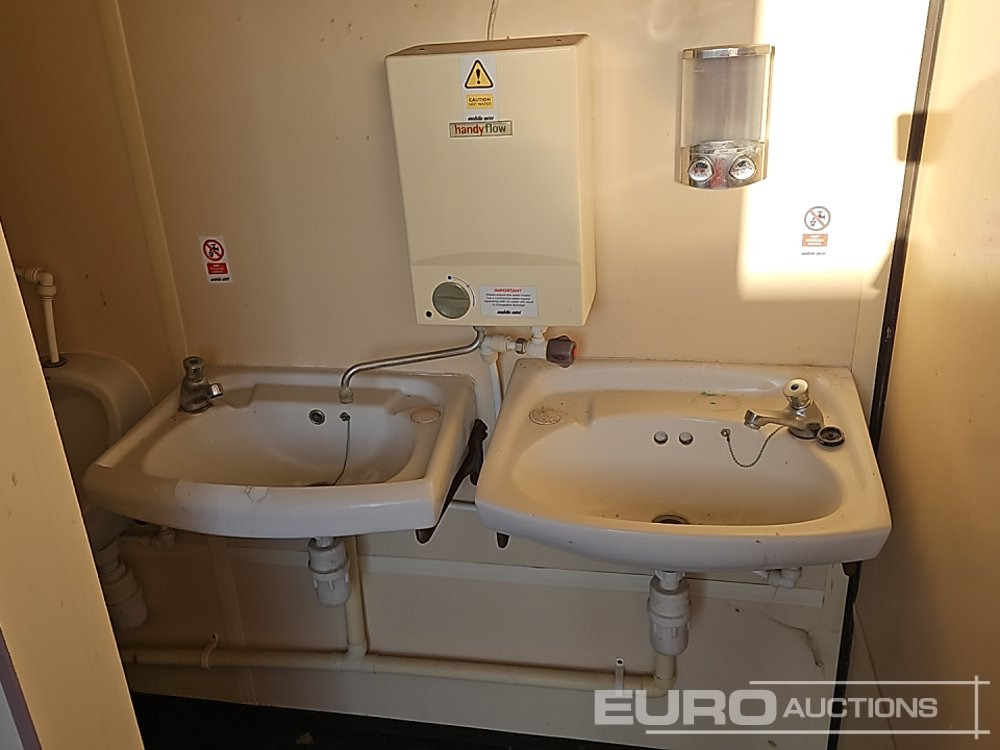 Shipping container 12' x 9'  Containerised Toilet Unit (Canmot Be Reconsigned): picture 15