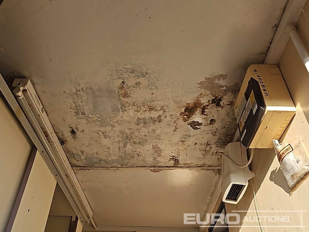 Shipping container 12' x 9'  Containerised Toilet Unit (Canmot Be Reconsigned): picture 11