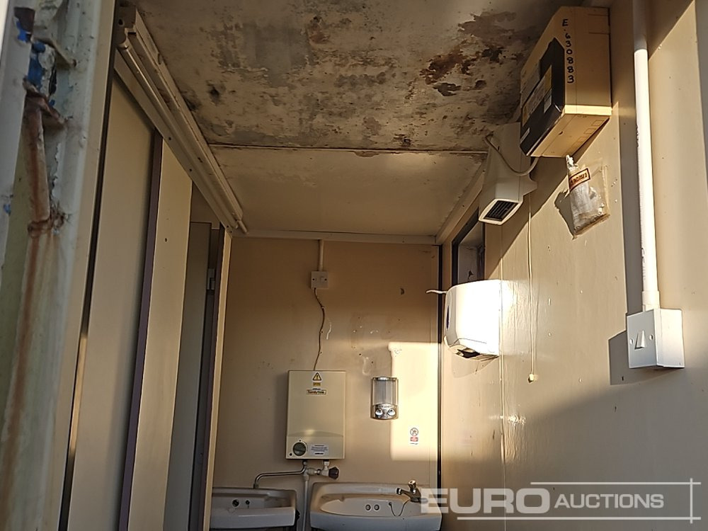 Shipping container 12' x 9'  Containerised Toilet Unit (Canmot Be Reconsigned): picture 10