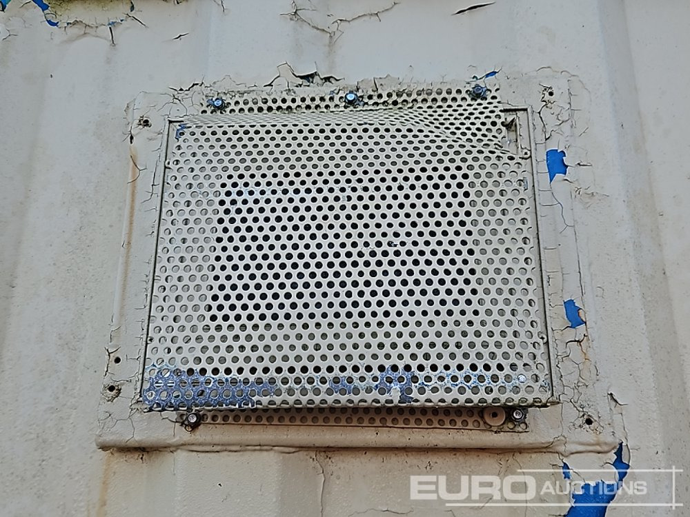 Shipping container 12' x 9'  Containerised Toilet Unit (Canmot Be Reconsigned): picture 28