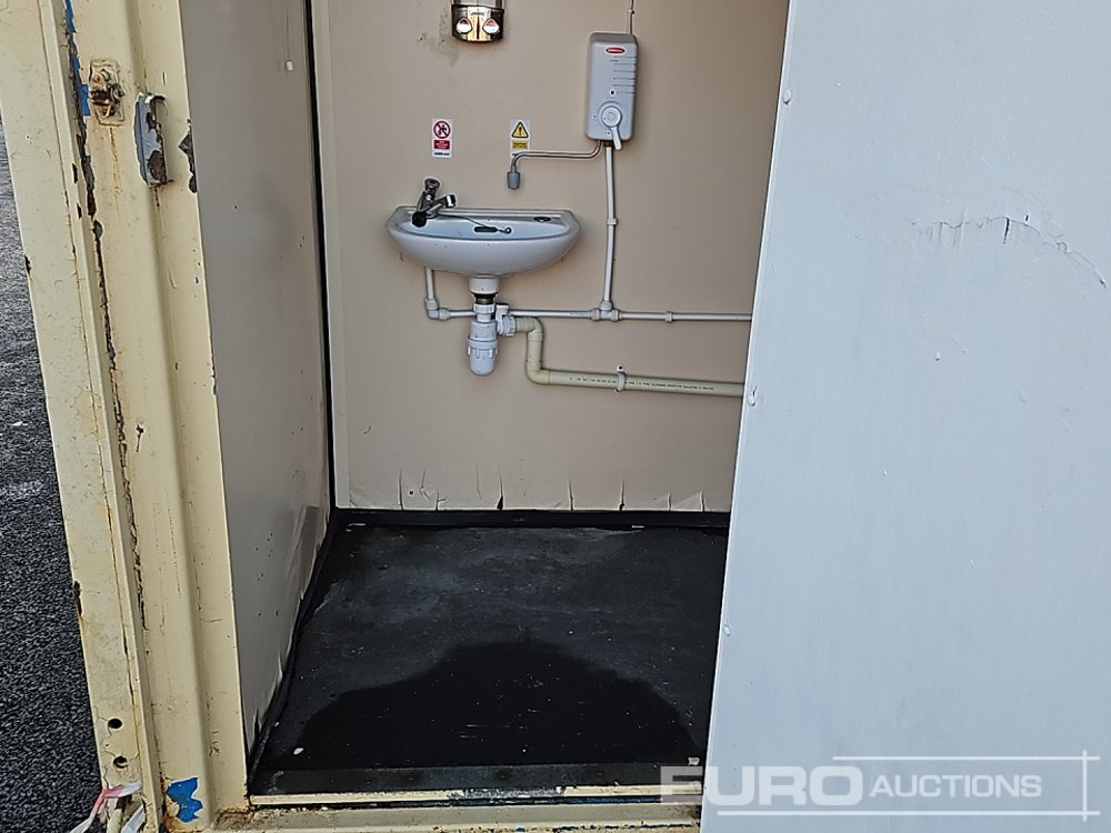 Shipping container 12' x 9'  Containerised Toilet Unit (Canmot Be Reconsigned): picture 21