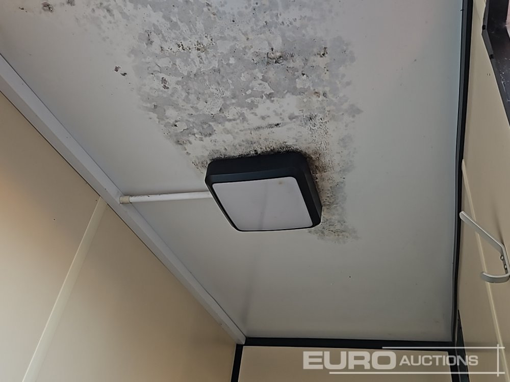 Shipping container 12' x 9'  Containerised Toilet Unit (Canmot Be Reconsigned): picture 25