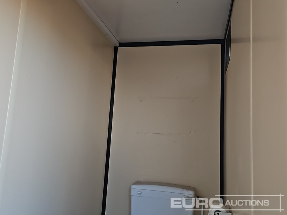 Shipping container 12' x 9'  Containerised Toilet Unit (Canmot Be Reconsigned): picture 24
