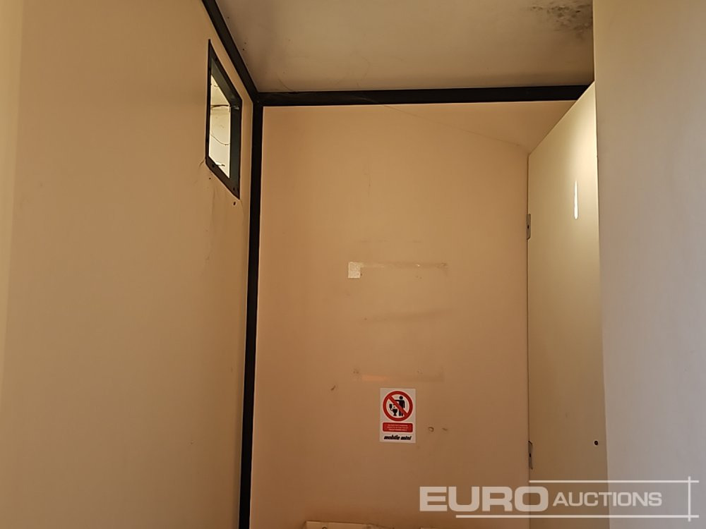 Shipping container 12' x 9'  Containerised Toilet Unit (Canmot Be Reconsigned): picture 19