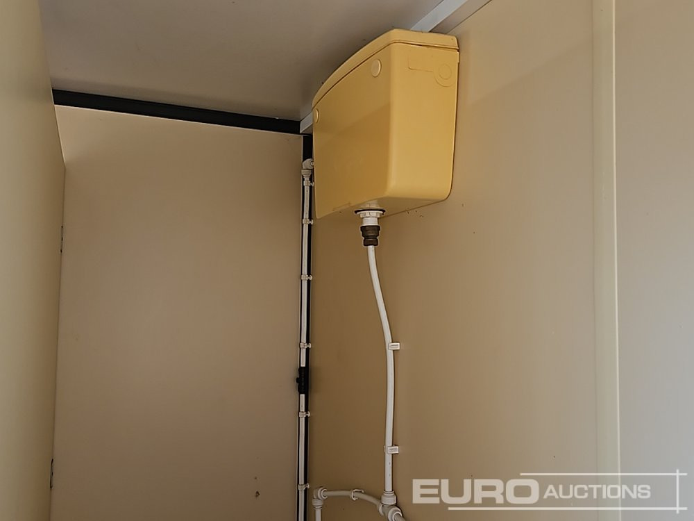 Shipping container 12' x 9'  Containerised Toilet Unit (Canmot Be Reconsigned): picture 13