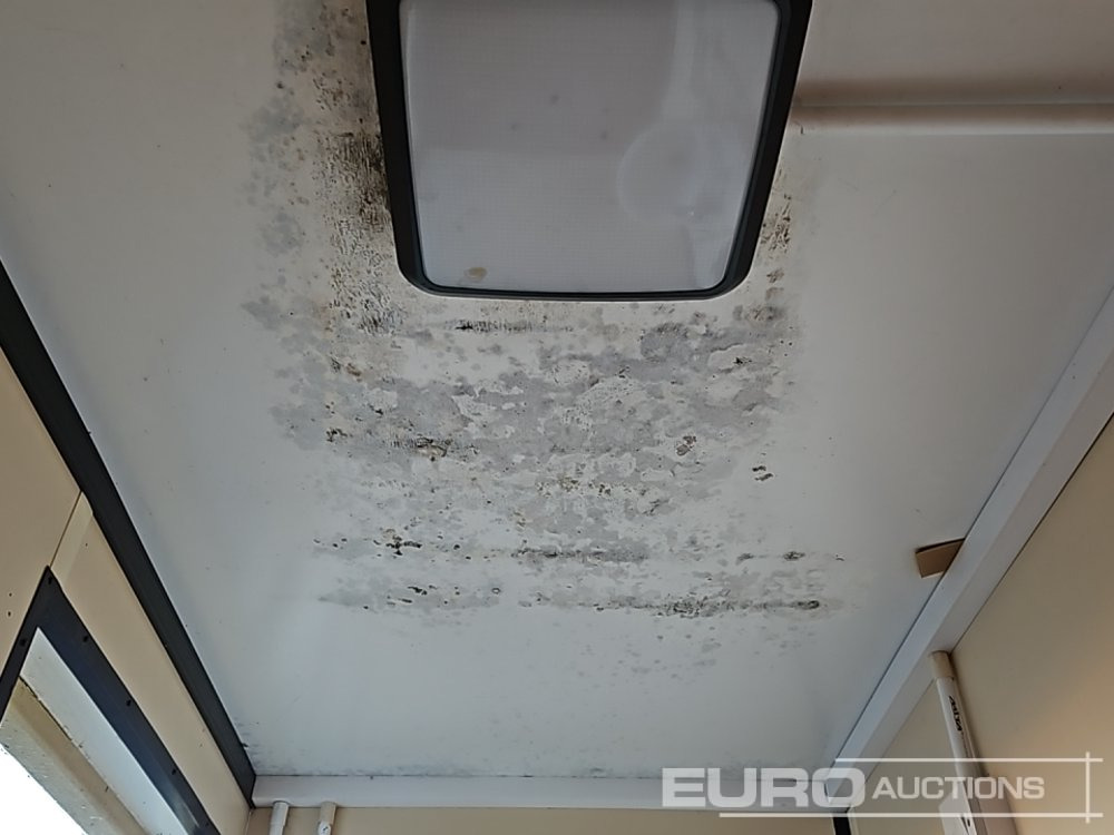 Shipping container 12' x 9'  Containerised Toilet Unit (Canmot Be Reconsigned): picture 26