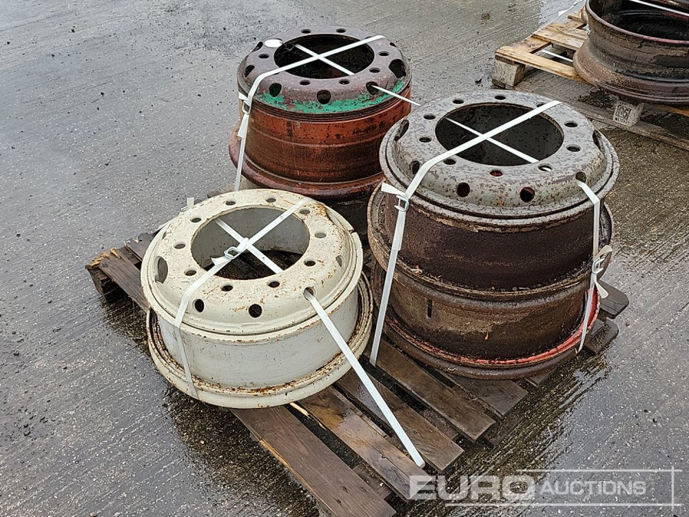 20" Rim (5 of) - Tire: picture 1 20" Rim (5 of) - Tire: picture 1