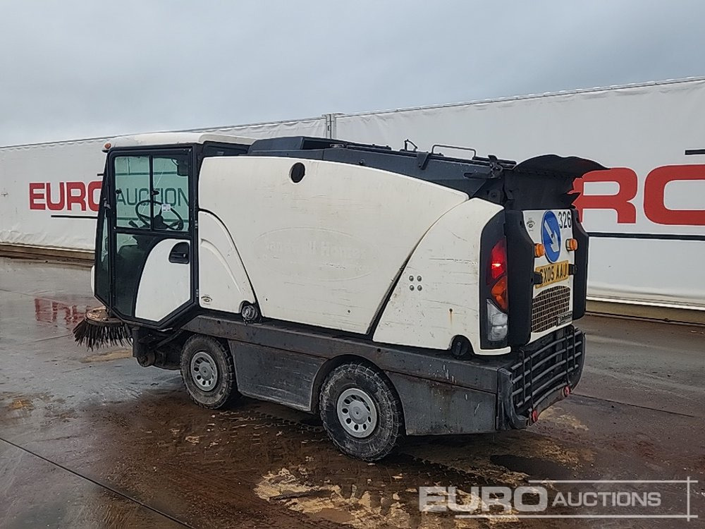 2005 Johnson 142A 101T - Road sweeper: picture 3 2005 Johnson 142A 101T - Road sweeper: picture 3