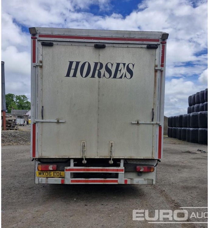 2006 DAF 45.150 - Livestock truck: picture 2 2006 DAF 45.150 - Livestock truck: picture 2