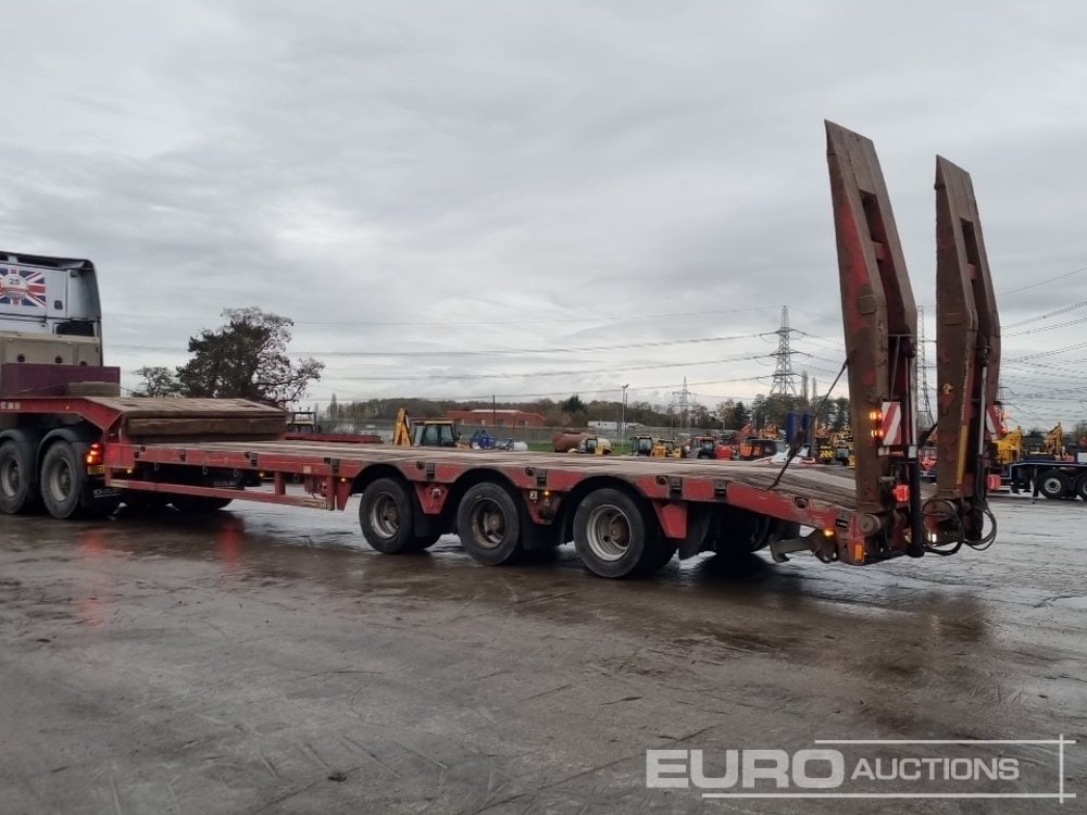 2011 Faymonville Tri Axle Stepframe Low Loader Trailer, Out Riggers, Hydraulic Ramps - Low loader semi-trailer: picture 3 2011 Faymonville Tri Axle Stepframe Low Loader Trailer, Out Riggers, Hydraulic Ramps - Low loader semi-trailer: picture 3