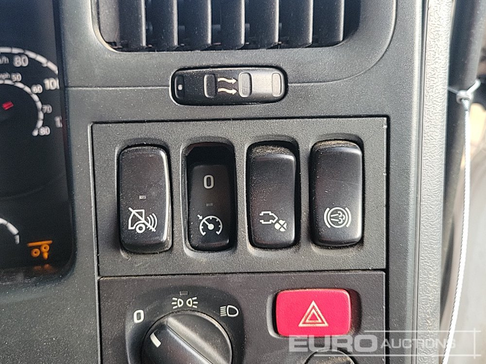 Dropside/ Flatbed truck for transportation of heavy machinery 2012 Scania P280: picture 36