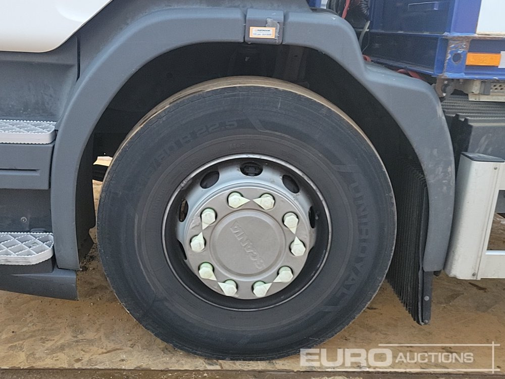 Dropside/ Flatbed truck for transportation of heavy machinery 2012 Scania P280: picture 9