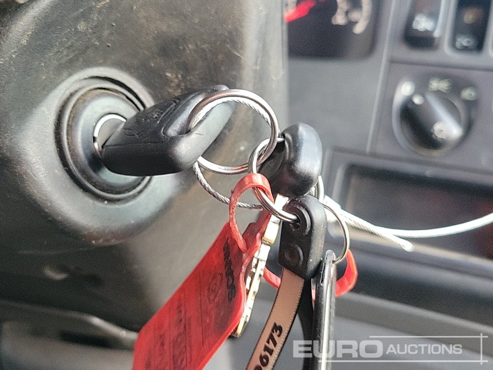 Dropside/ Flatbed truck for transportation of heavy machinery 2012 Scania P280: picture 42