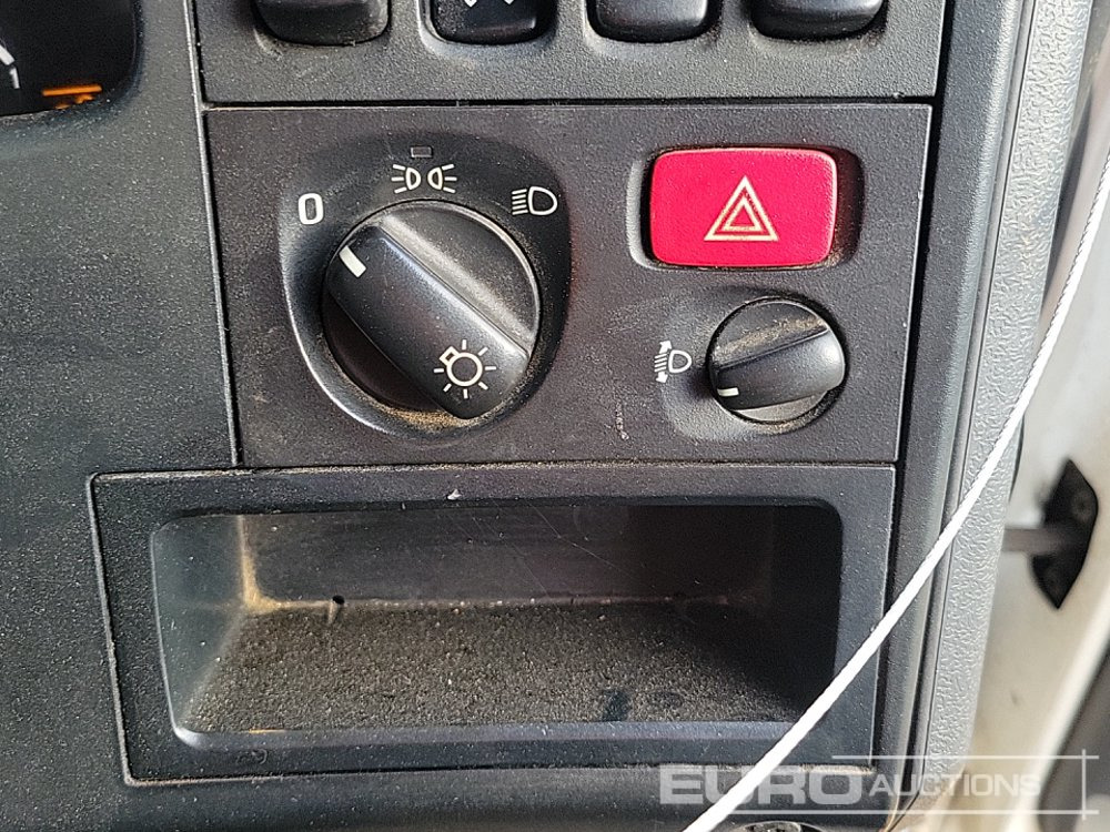 Dropside/ Flatbed truck for transportation of heavy machinery 2012 Scania P280: picture 35