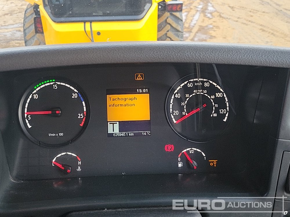 Dropside/ Flatbed truck for transportation of heavy machinery 2012 Scania P280: picture 41