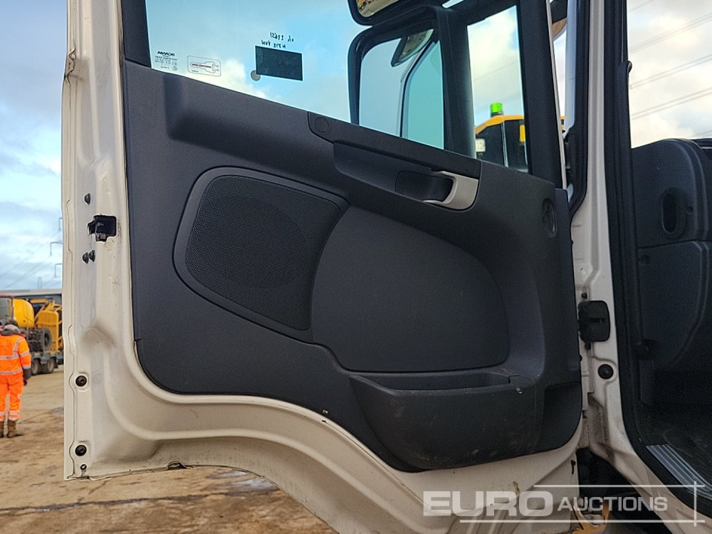 Dropside/ Flatbed truck for transportation of heavy machinery 2012 Scania P280: picture 26