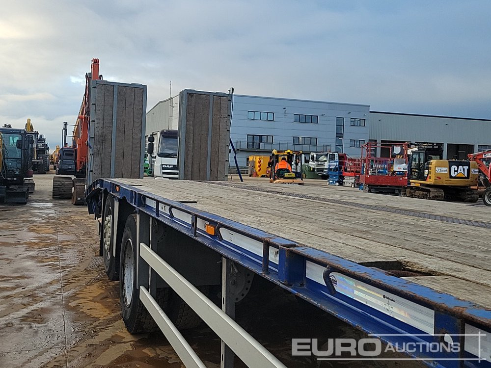 Dropside/ Flatbed truck for transportation of heavy machinery 2012 Scania P280: picture 15