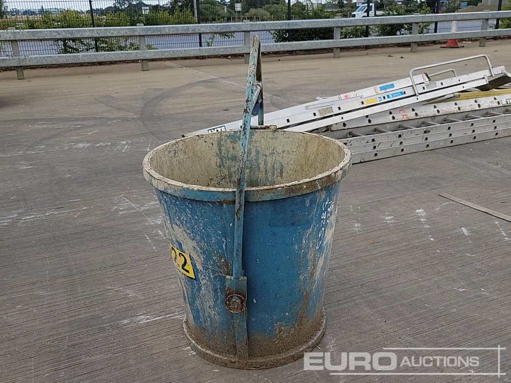 2015 Conquip Concrete Pouring Bucket to suit Crane - Tipping skip: picture 5 2015 Conquip Concrete Pouring Bucket to suit Crane - Tipping skip: picture 5