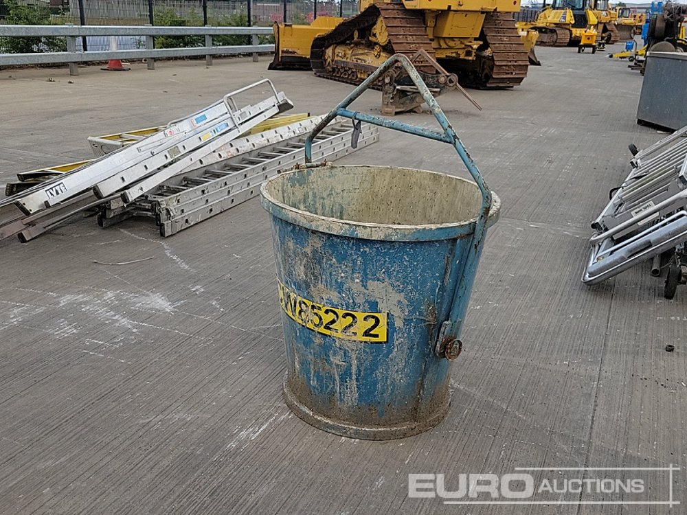 2015 Conquip Concrete Pouring Bucket to suit Crane - Tipping skip: picture 4 2015 Conquip Concrete Pouring Bucket to suit Crane - Tipping skip: picture 4