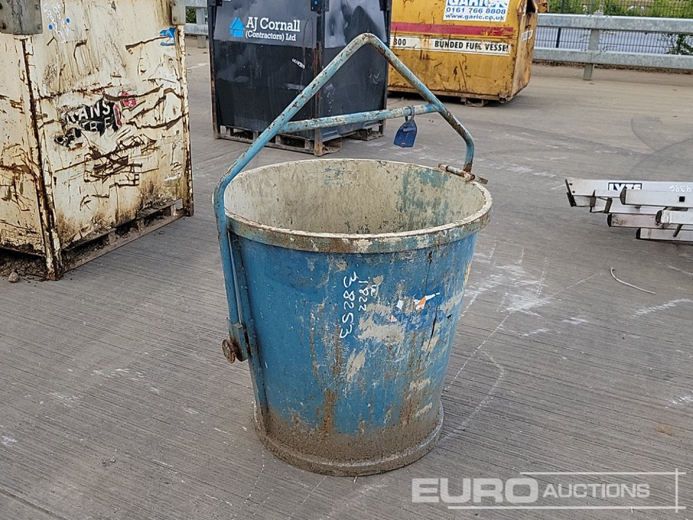 2015 Conquip Concrete Pouring Bucket to suit Crane - Tipping skip: picture 1 2015 Conquip Concrete Pouring Bucket to suit Crane - Tipping skip: picture 1
